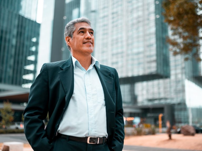 international man mobile banner